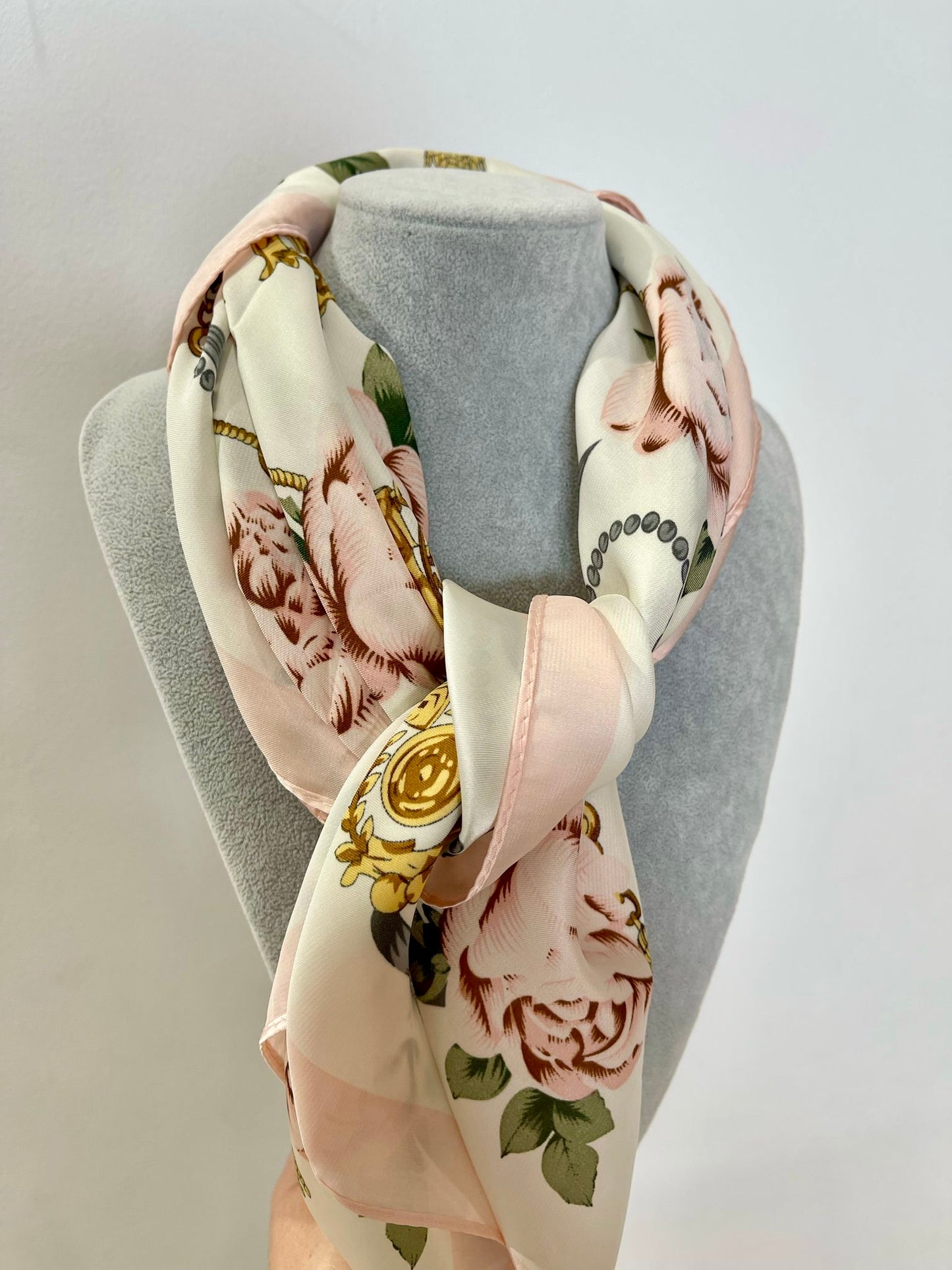 PAÑUELO DE SEDA CORTO