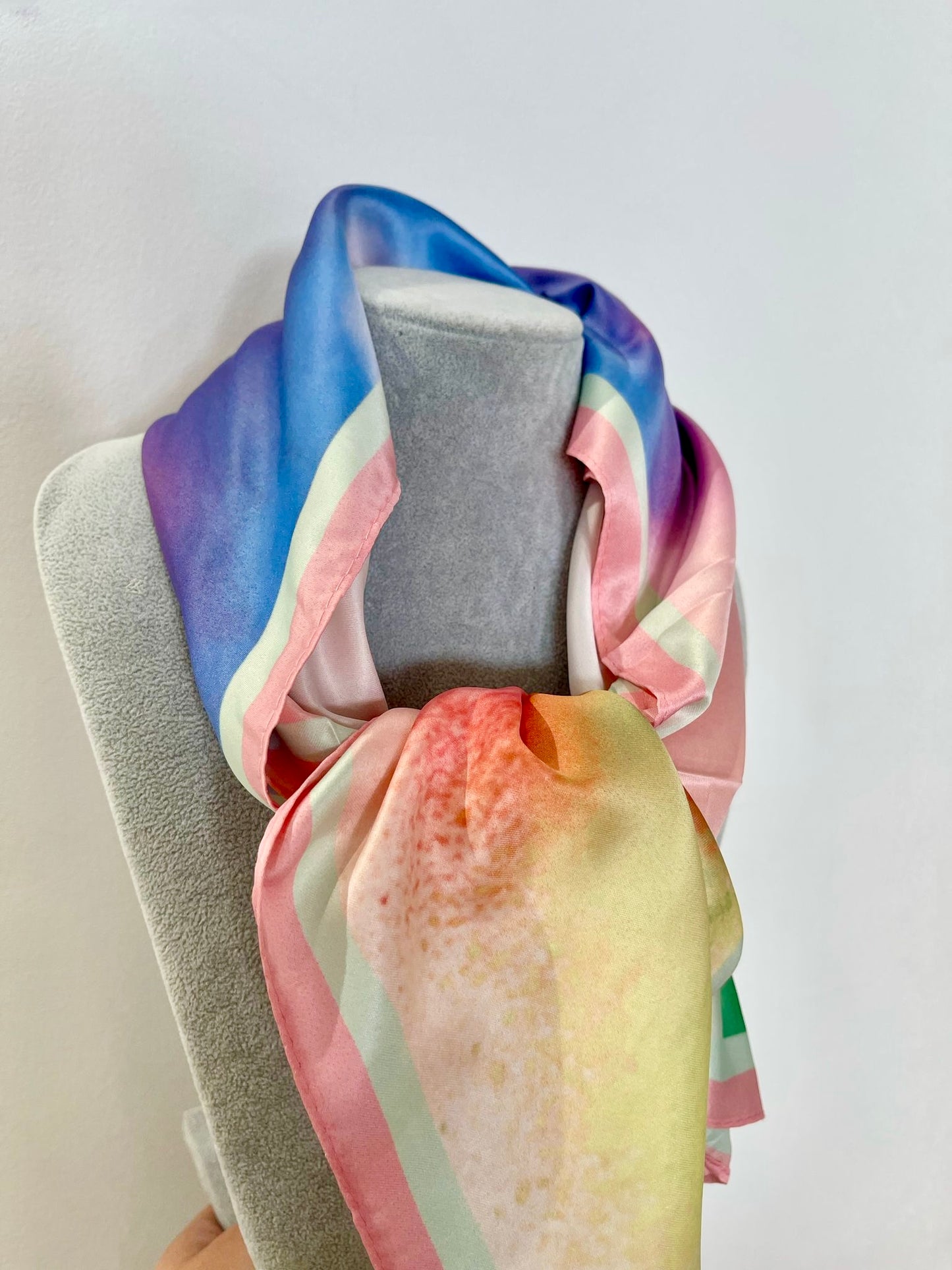 PAÑUELO DE SEDA CORTO