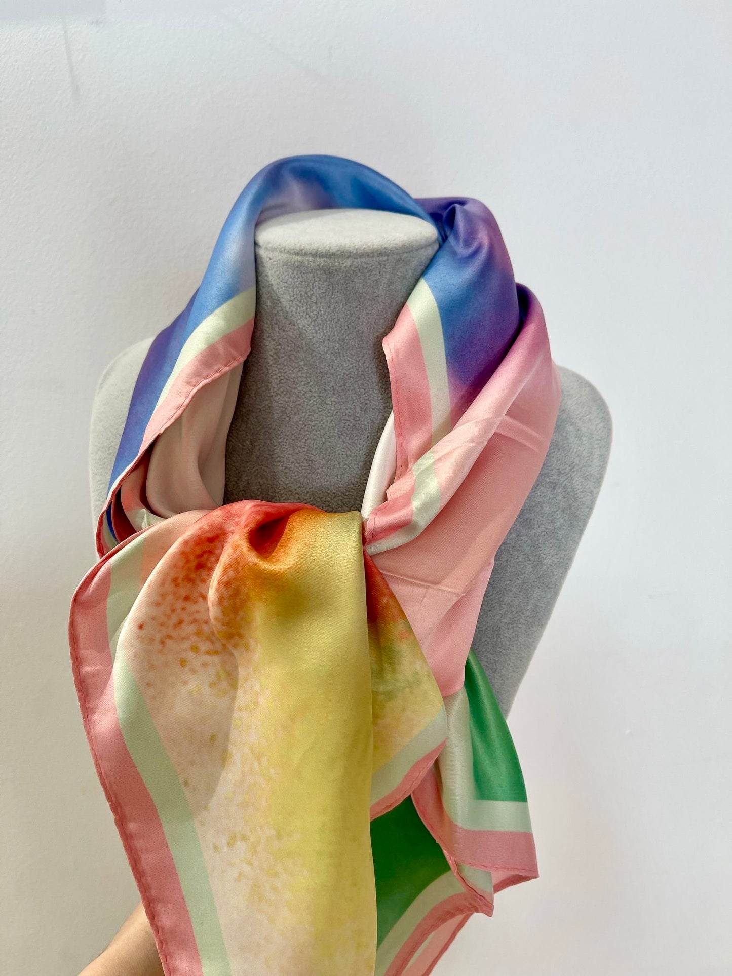 PAÑUELO DE SEDA CORTO