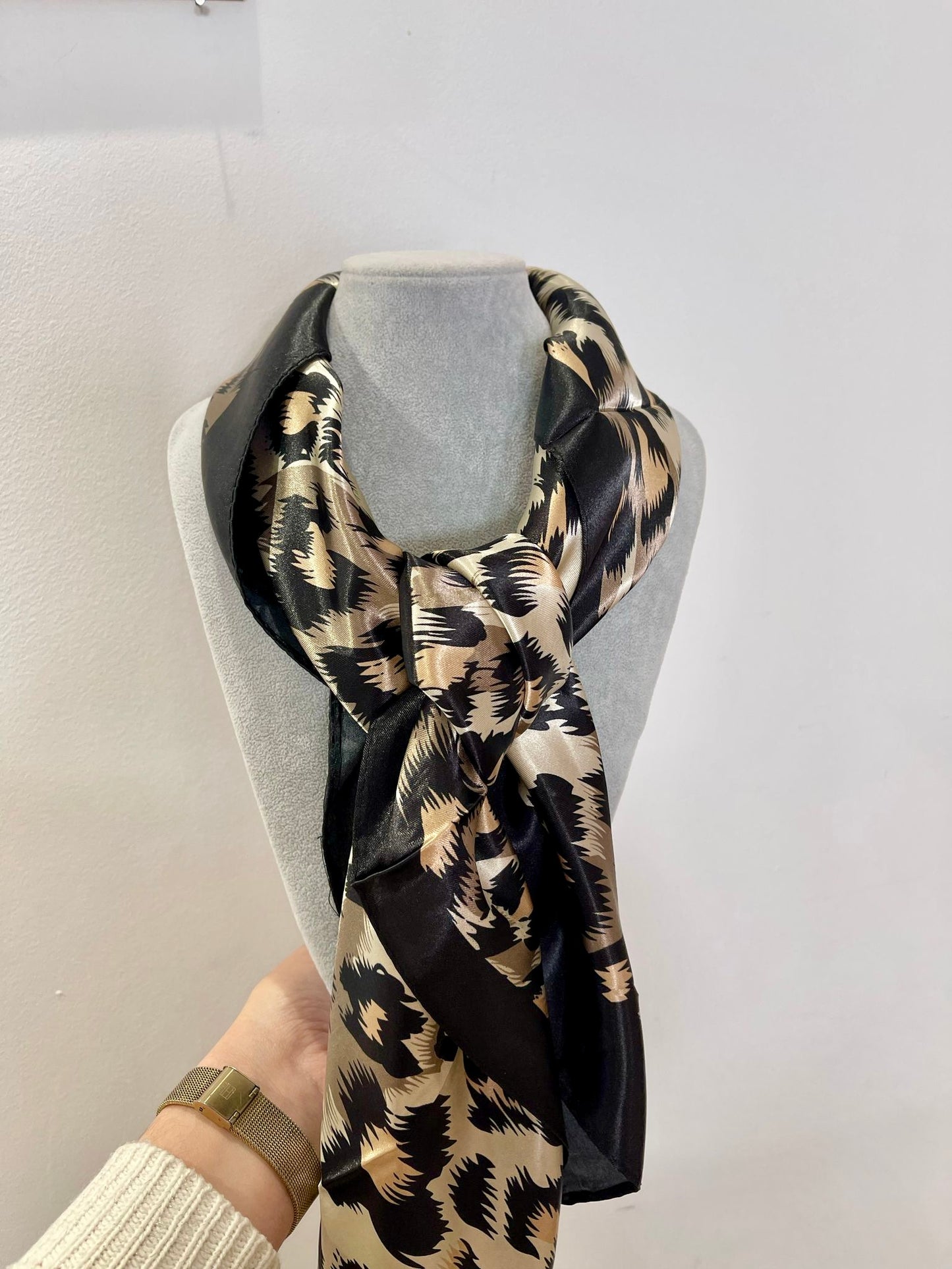 PAÑUELO DE SEDA CORTO
