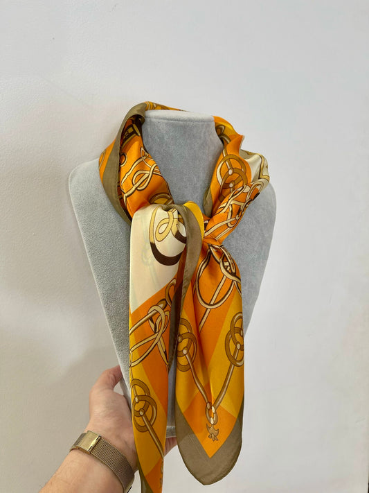 PAÑUELO DE SEDA CORTO