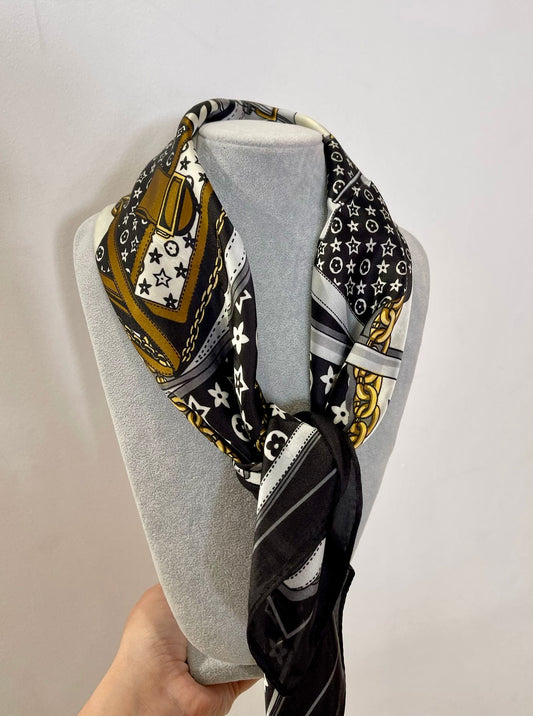 PAÑUELO DE SEDA CORTO