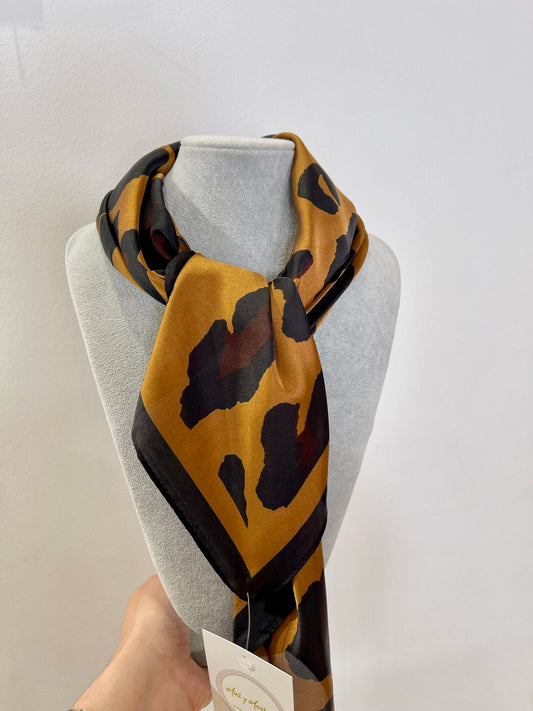 PAÑUELO DE SEDA CORTO