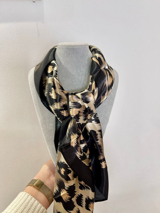PAÑUELO DE SEDA CORTO